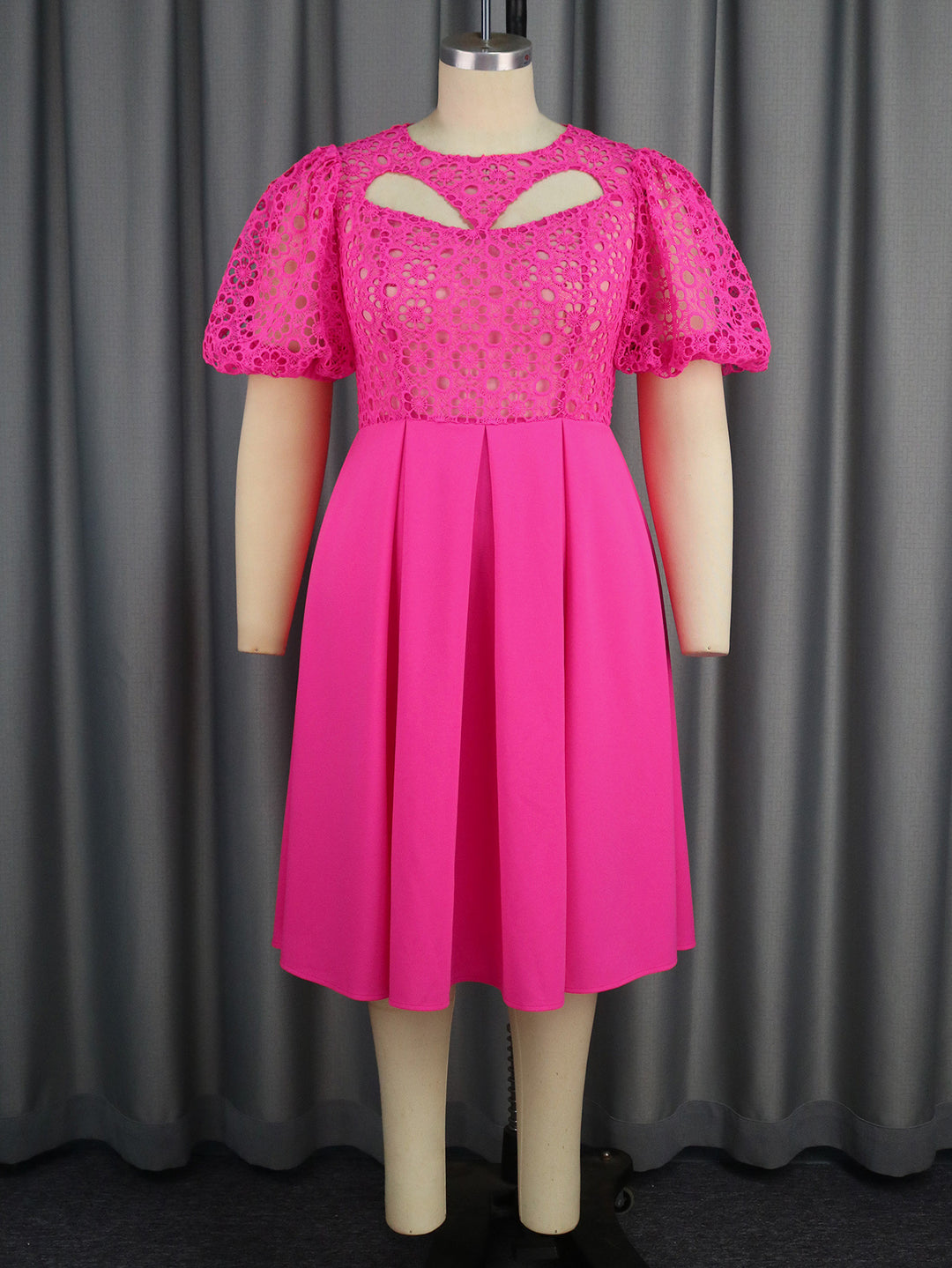 Damen Elegant A-linje Klänning med Cut-Out Detaljer och Puffärmar Mirla-Eva Jonsson
