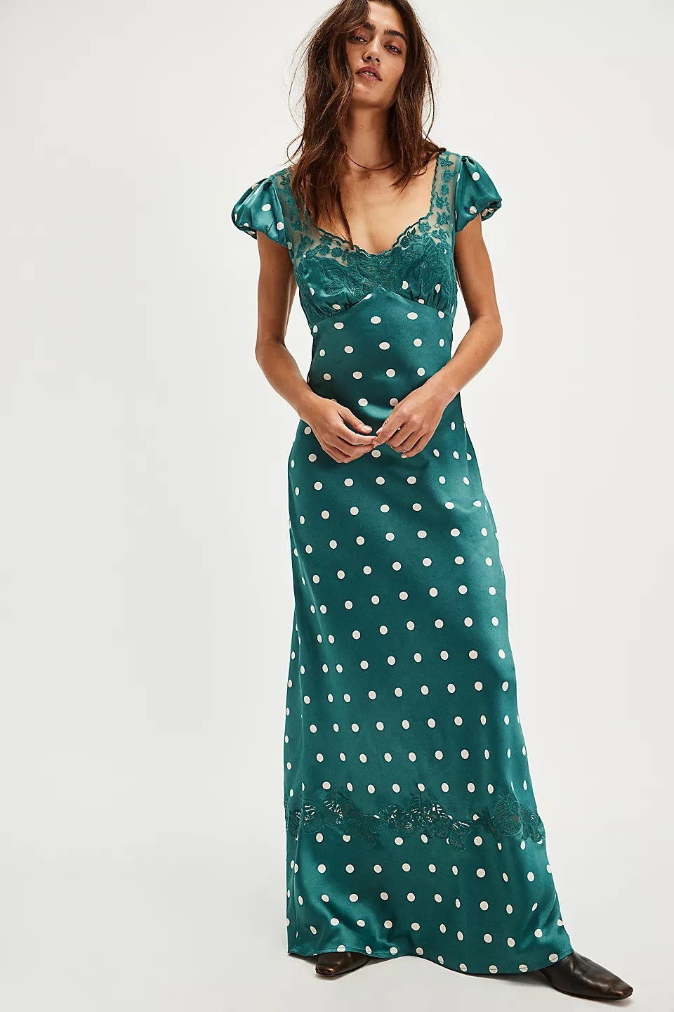 Damen Elegant Maxiklänning med Polka-Dots och romantisk ryggöppning Mirla-Eva Jonsson