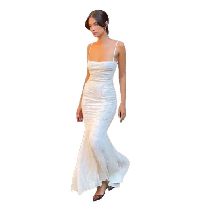 Damen Elegant figursydd aftenkjole med stilfullt slep-design Mirla-Eva Jonsson