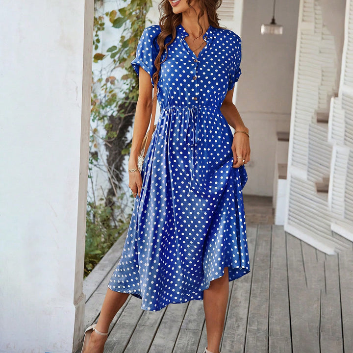 Damen Elegant skjortklänning med figursydd design och prickar Mirla-Eva Jonsson
