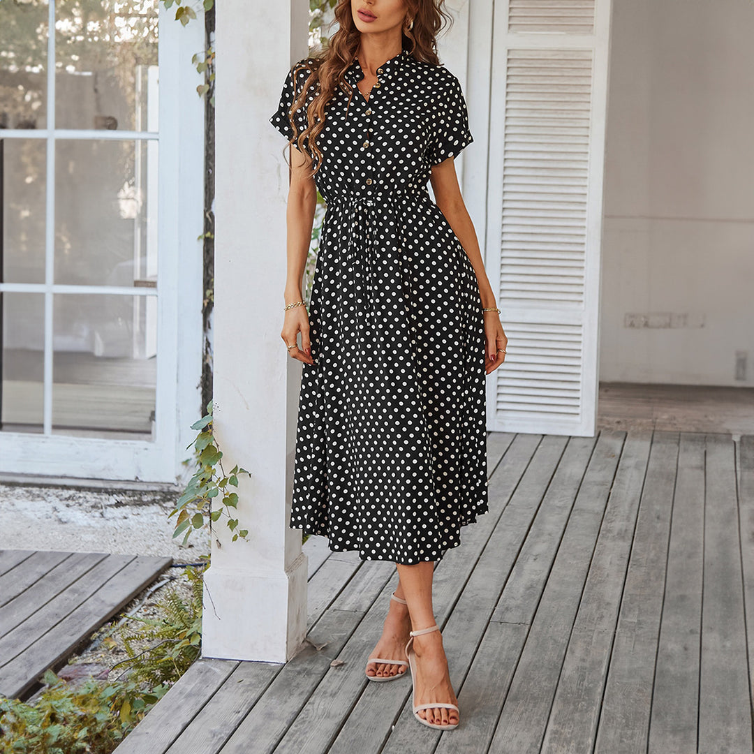 Damen Elegant skjortklänning med figursydd design och prickar Mirla-Eva Jonsson