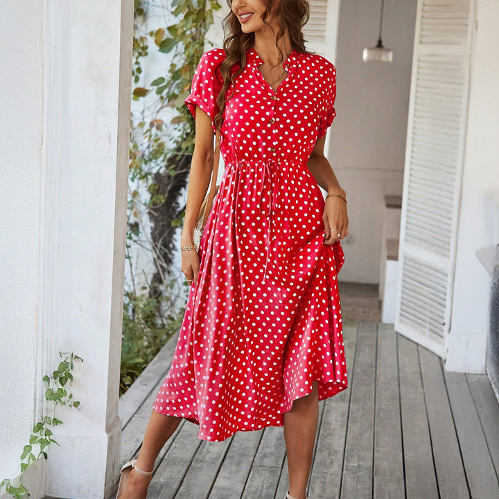 Damen Elegant skjortklänning med figursydd design och prickar Mirla-Eva Jonsson