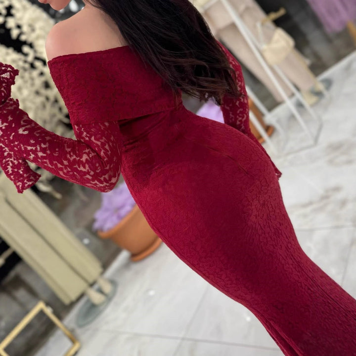 Damen Elegant spetsklänning med Off-Shoulder design och volang Mirla-Eva Jonsson