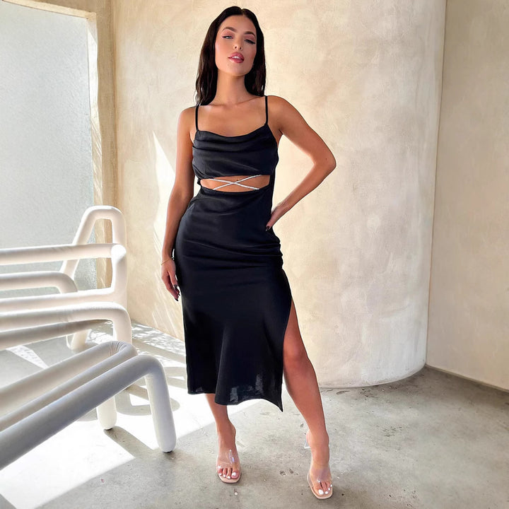 Damen Elegantes Satin-Maxi-Kleid mit splittem Design und verstellbaren Spaghettiträgern Mirla-Eva Jonsson
