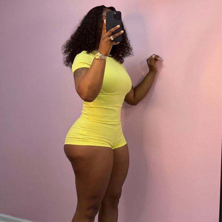 Damen Figurbetontes Jumpsuit mit kurzen Ärmeln und Rippenstruktur Mirla-Eva Jonsson