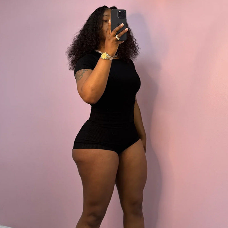 Damen Figurbetontes Jumpsuit mit kurzen Ärmeln und Rippenstruktur Mirla-Eva Jonsson