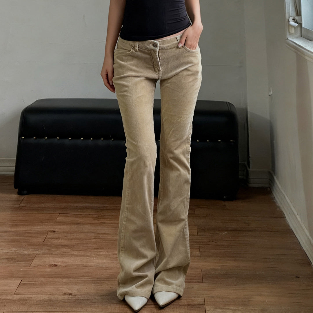 Damen Flared Jeans med klassisk hög midja och trendiga detaljer Mirla-Eva Jonsson