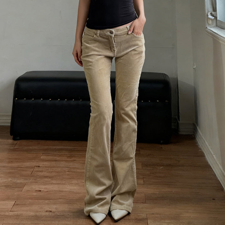 Damen Flared Jeans med klassisk hög midja och trendiga detaljer Mirla-Eva Jonsson