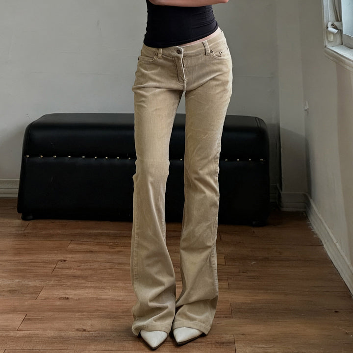Damen Flared Jeans med klassisk hög midja och trendiga detaljer Mirla-Eva Jonsson