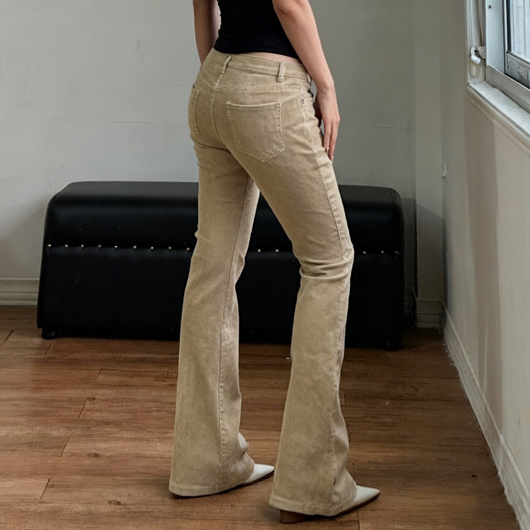Damen Flared Jeans med klassisk hög midja och trendiga detaljer Mirla-Eva Jonsson