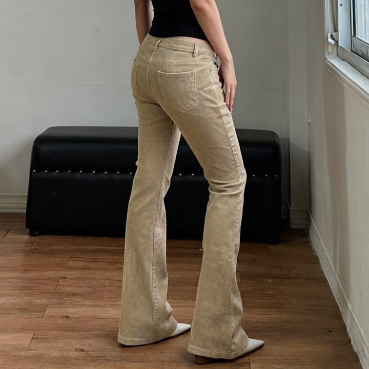 Damen Flared Jeans med klassisk hög midja och trendiga detaljer Mirla-Eva Jonsson