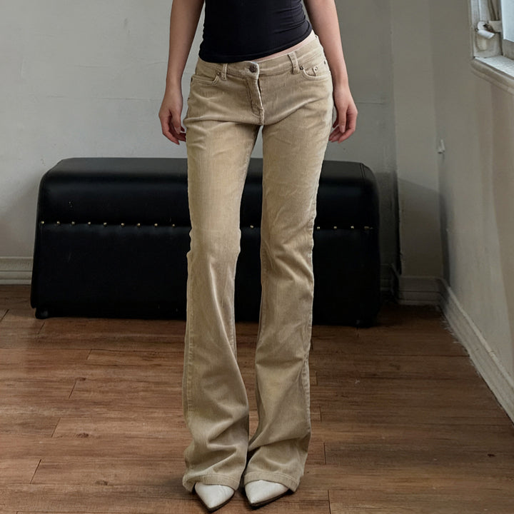 Damen Flared Jeans med klassisk hög midja och trendiga detaljer Mirla-Eva Jonsson
