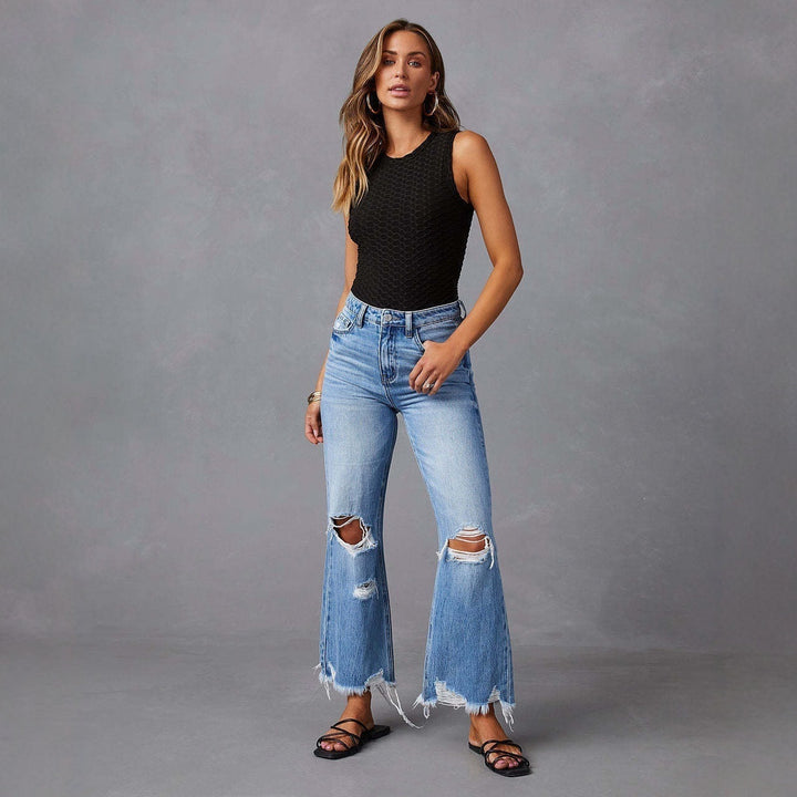 Damen Flared Jeans med stiliga slitdetaljer och fransade fållar Mirla-Eva Jonsson