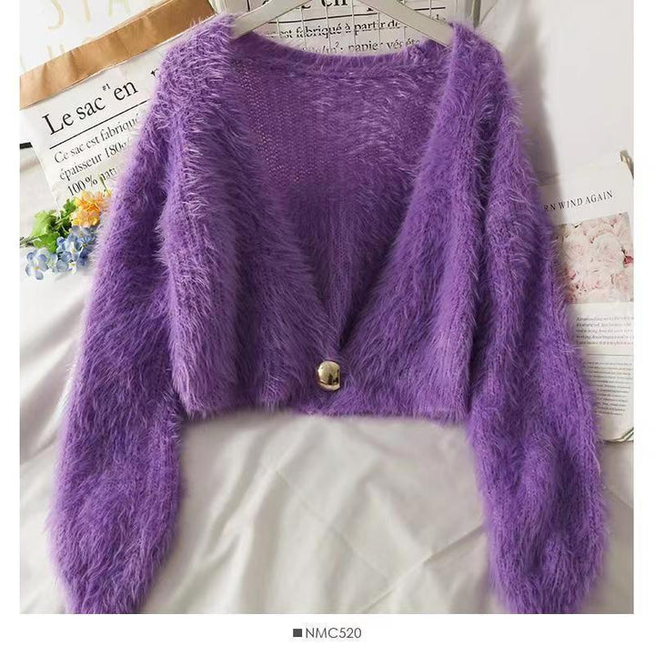 Damen Flauschige Kurzstrickjacke mit V-Ausschnitt und Knopfdetail Mirla-Eva Jonsson