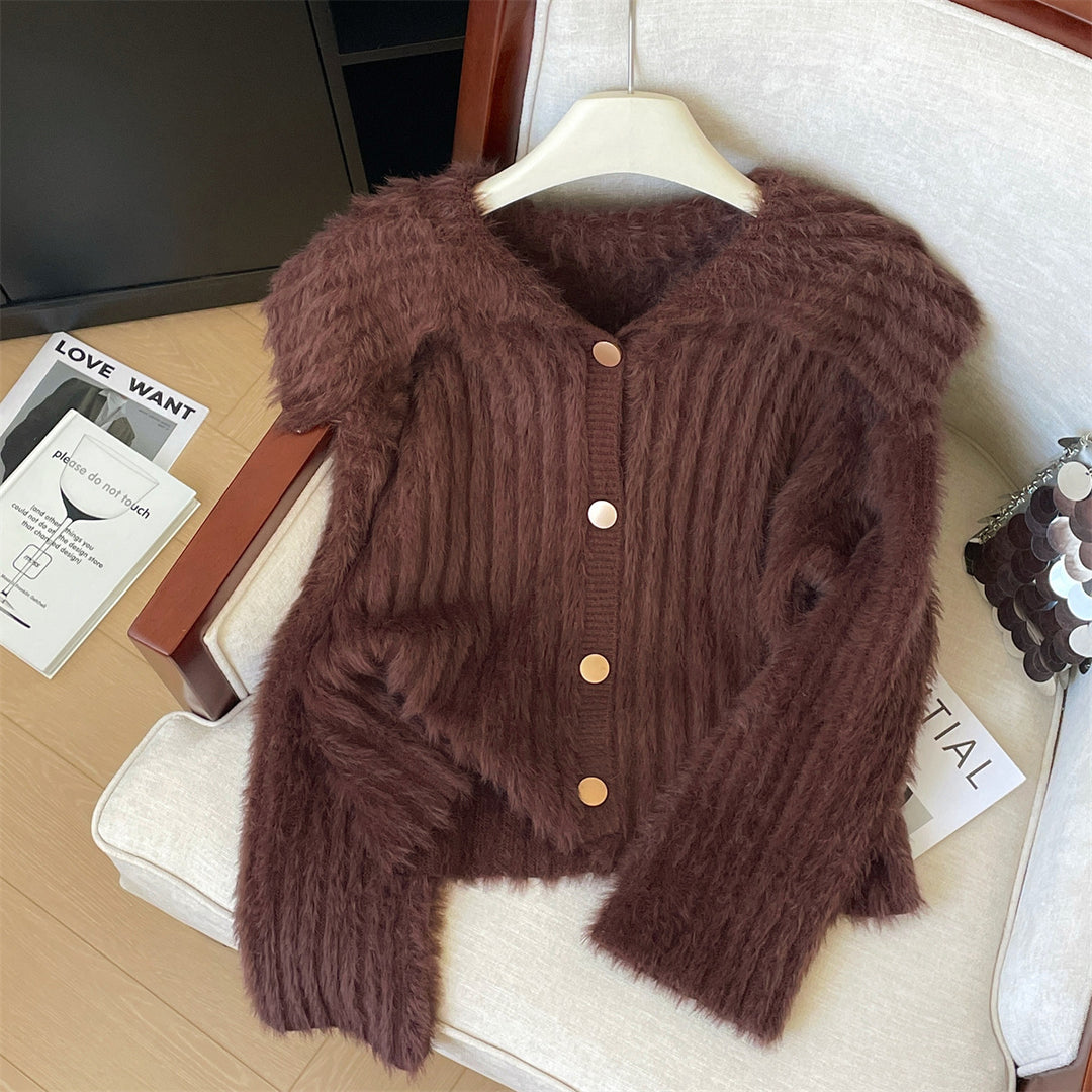 Damen Flauschige Strickjacke mit breitem Kragen und Knopfleiste Mirla-Eva Jonsson