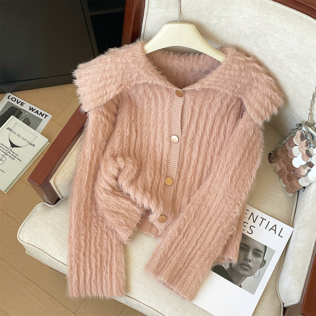 Damen Flauschige Strickjacke mit breitem Kragen und Knopfleiste Mirla-Eva Jonsson