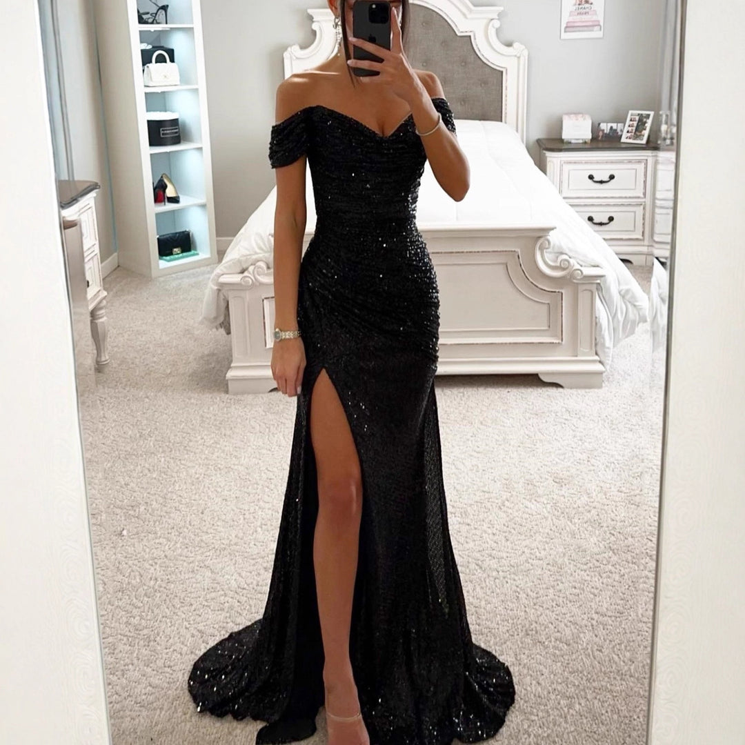 Damen Glamourösa Aftonklänning med off-shoulder snitt och skimrande tyg Mirla-Eva Jonsson