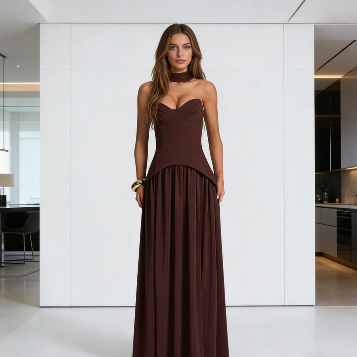 Damen Glamouröses Abendkleid mit schulterfreiem Design und exquisite Drapierung Mirla-Eva Jonsson