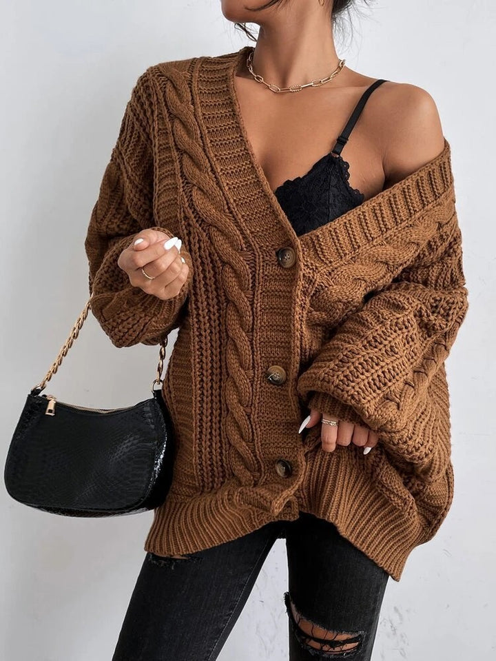 Damen Grobstrick-Cardigan mit dekorativem Zopfmuster Mirla-Eva Jonsson