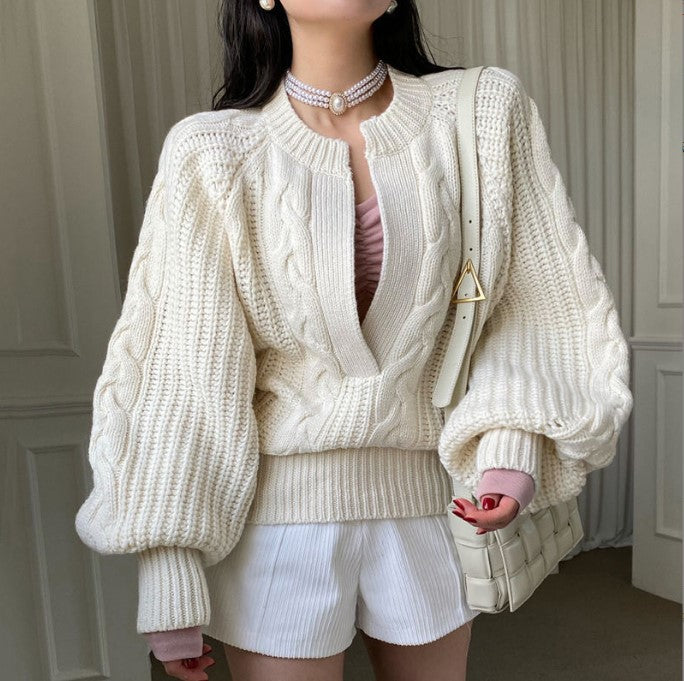 Damen Grobstrick-Pullover mit voluminösen Ärmeln und V-Ausschnitt Mirla-Eva Jonsson
