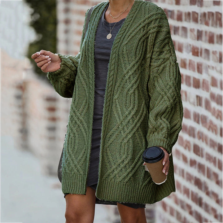 Damen Grobstrickcardigan mit elegantem Zopfmuster und lässigem Schnitt Mirla-Eva Jonsson