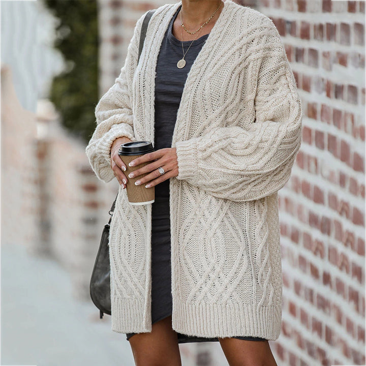 Damen Grobstrickcardigan mit elegantem Zopfmuster und lässigem Schnitt Mirla-Eva Jonsson