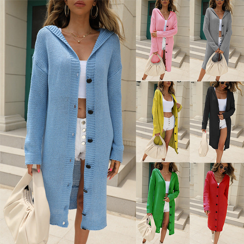 Damen Grobstrickjacke mit Kapuze und eleganten Knopfdetails Mirla-Eva Jonsson