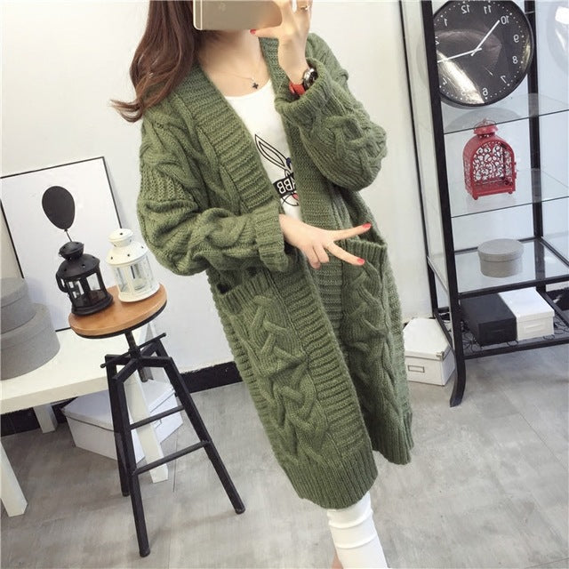 Damen Grobstrickjacke mit elegantem Zopfmuster und praktischen Taschen Mirla-Eva Jonsson