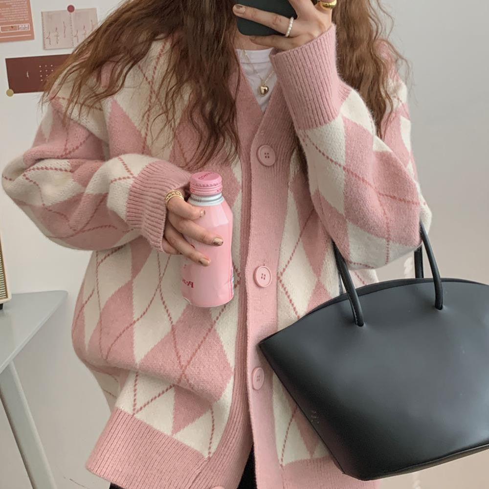 Damen Grobstrickjacke mit modernem Rautenmuster und Knopfverschluss Mirla-Eva Jonsson