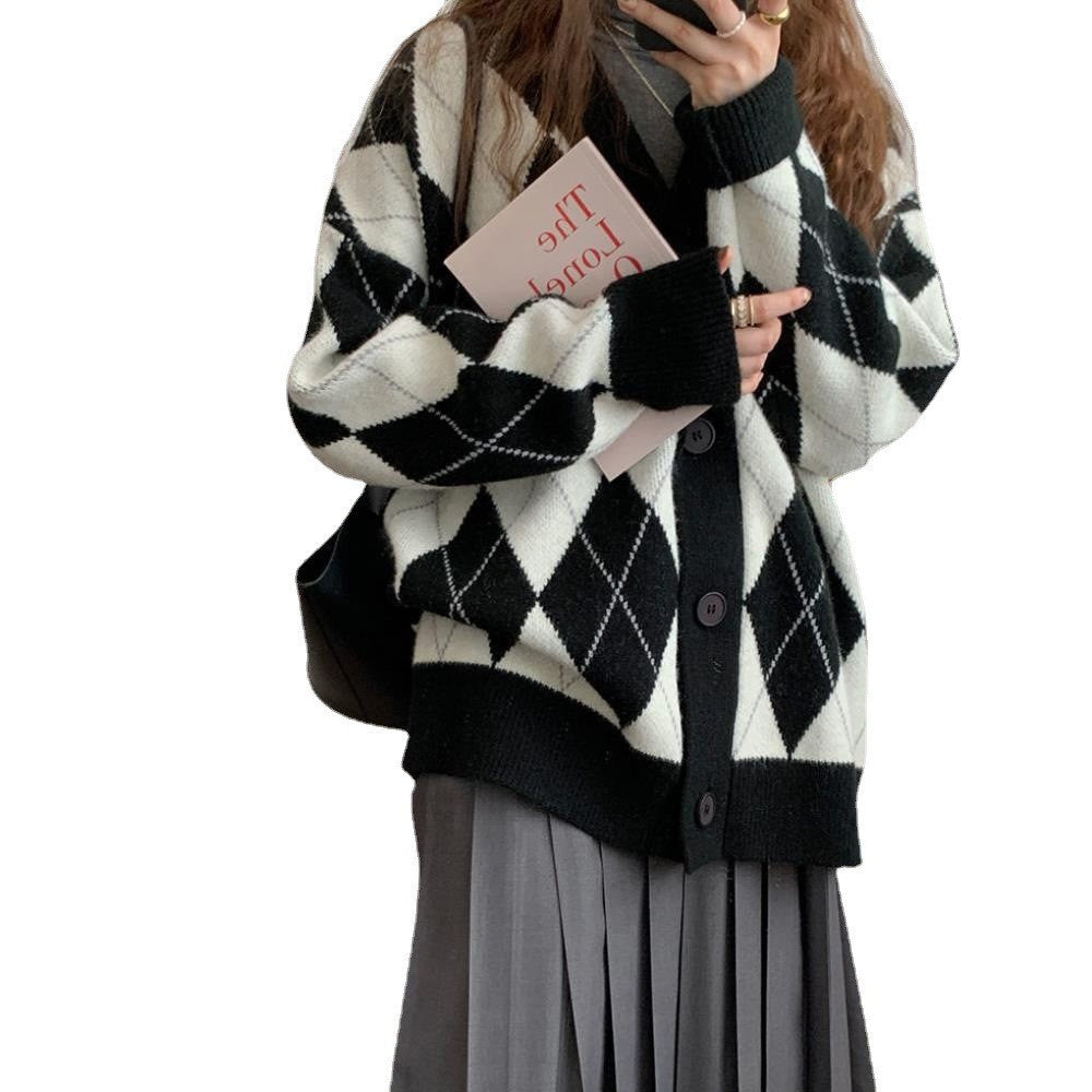 Damen Grobstrickjacke mit modernem Rautenmuster und Knopfverschluss Mirla-Eva Jonsson
