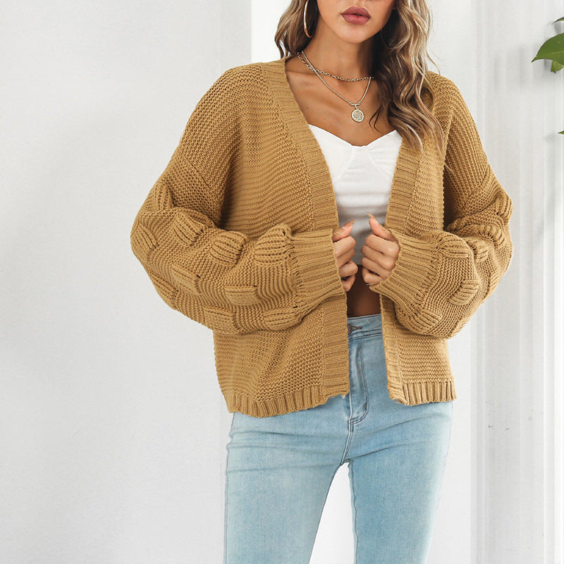 Damen Grobstrickjacke mit voluminösen Ärmeln und modernem Design Mirla-Eva Jonsson
