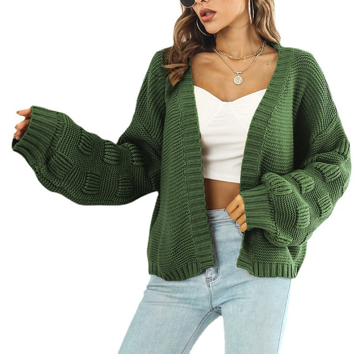 Damen Grobstrickjacke mit voluminösen Ärmeln und modernem Design Mirla-Eva Jonsson