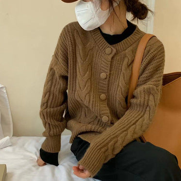 Damen Grobstrickpullover mit Knopfleiste und elegantem Zopfmuster Mirla-Eva Jonsson