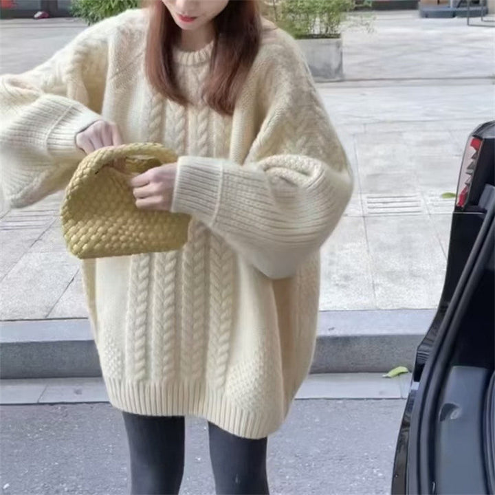 Damen Grobstrickpullover mit modischem Zopfmuster und überschnittenen Schultern Mirla-Eva Jonsson
