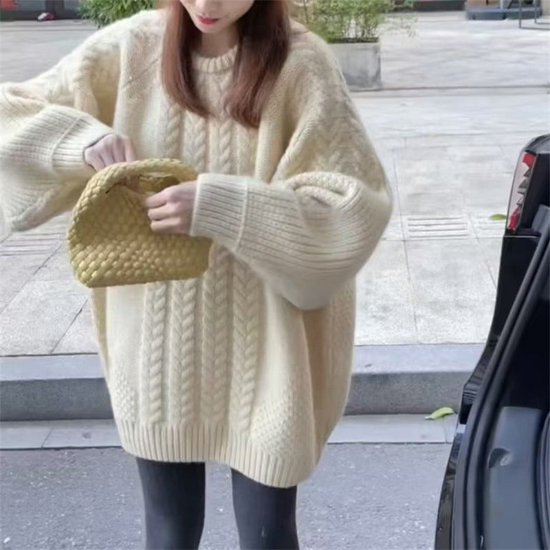 Damen Grobstrickpullover mit modischem Zopfmuster und überschnittenen Schultern Mirla-Eva Jonsson