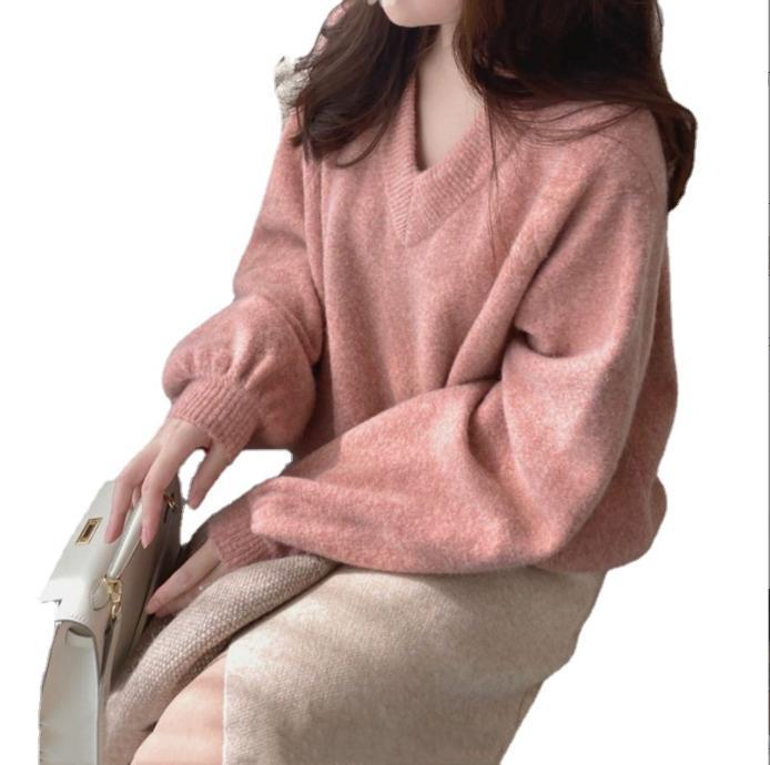 Damen Grobstrickpullover mit tiefem V-Ausschnitt und voluminösen Ärmeln Mirla-Eva Jonsson
