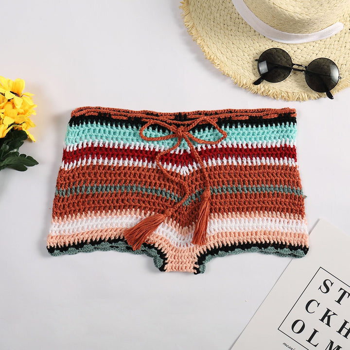 Damen Häkelstrandshorts mit verstellbarem Bund und einzigartigem Streifenmuster Mirla-Eva Jonsson