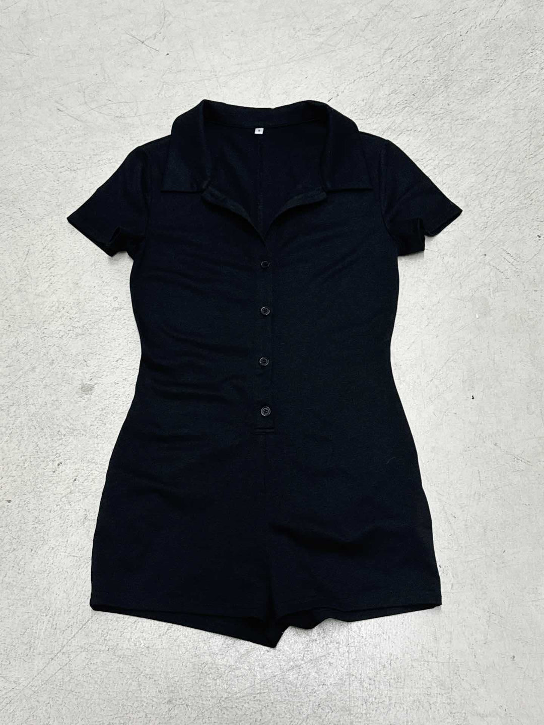 Damen Kort overall med knapliste och modern krage Mirla-Eva Jonsson