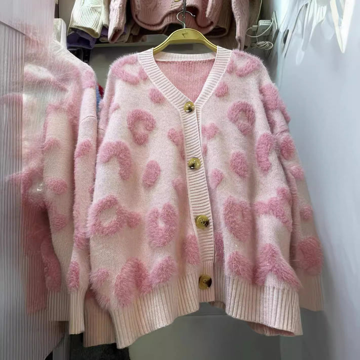 Damen Kuschelige Strickjacke mit herzförmigem Design und Knopfdetail Eva Jonsson-Eva Jonsson
