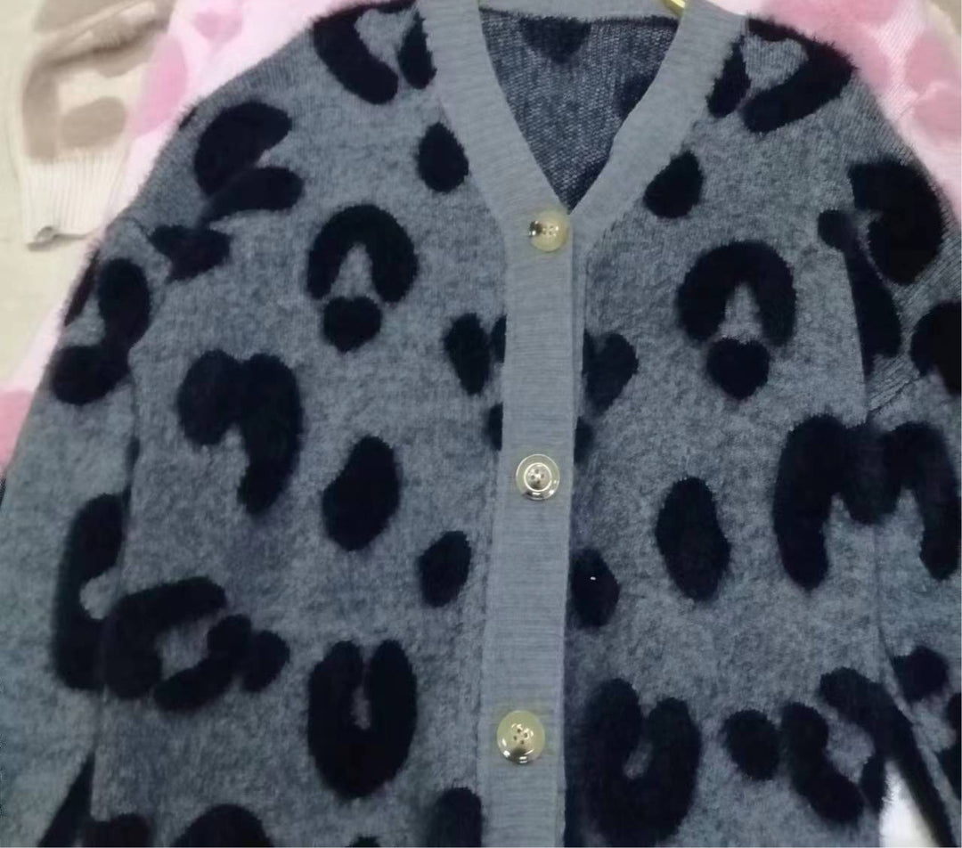 Damen Kuschelige Strickjacke mit herzförmigem Design und Knopfdetail Eva Jonsson-Eva Jonsson