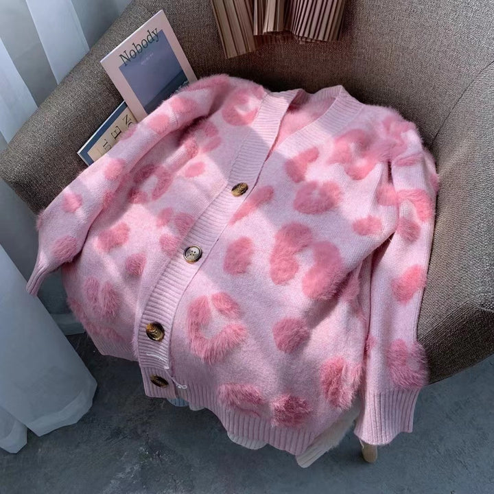 Damen Kuschelige Strickjacke mit herzförmigem Design und Knopfdetail Eva Jonsson-Eva Jonsson