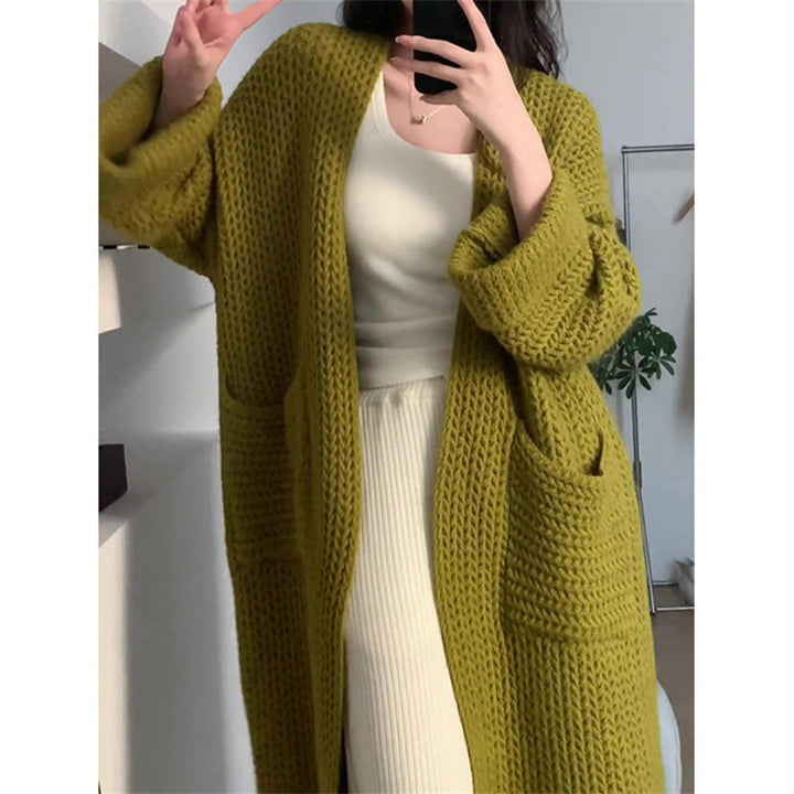 Damen Lange Strickjacke mit praktischen Taschen und modischem Zopfmuster Mirla-Eva Jonsson