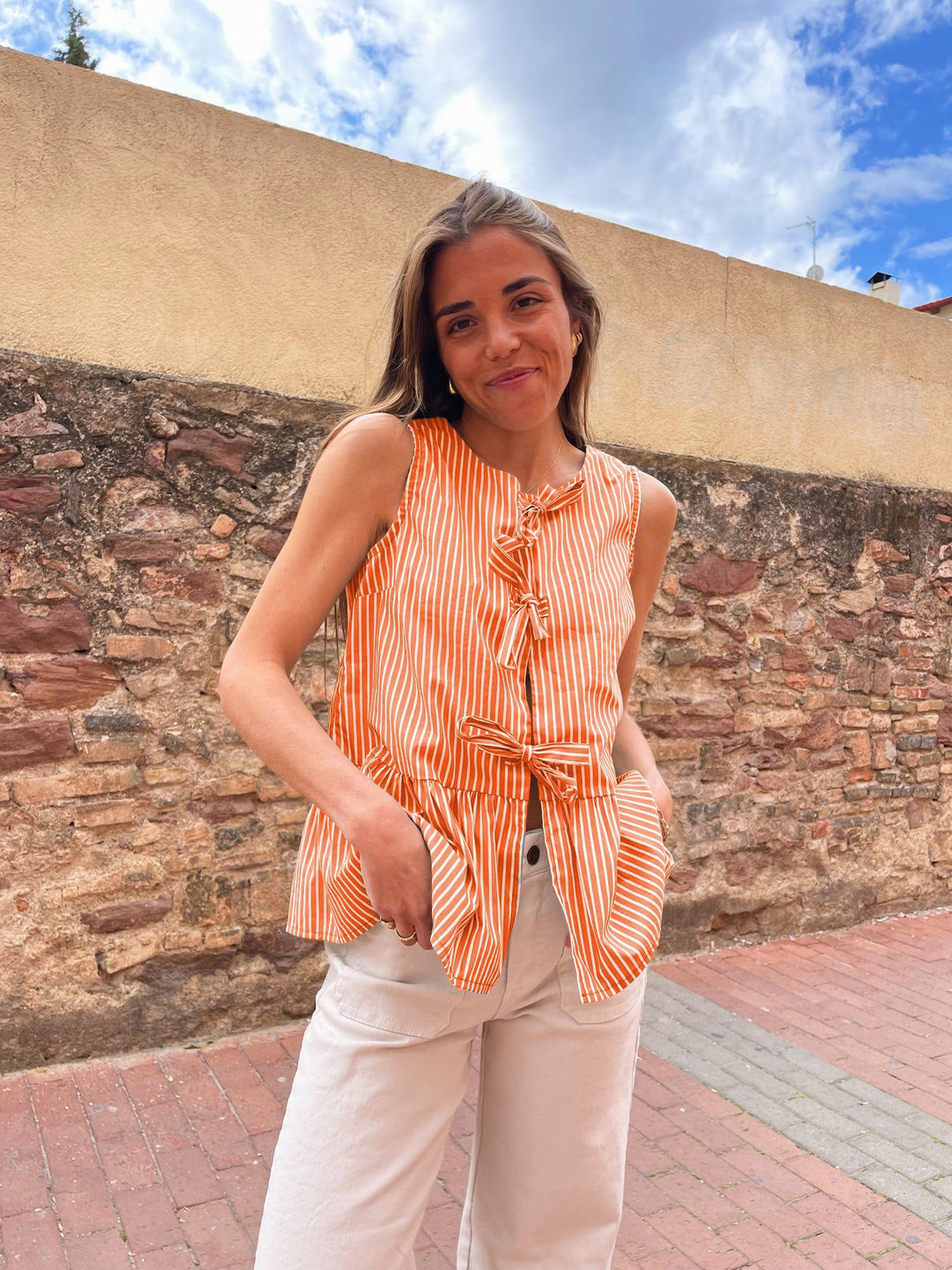 Damen Lekfull Blus Topp med Band Detaljer och Fickor Mirla-Eva Jonsson