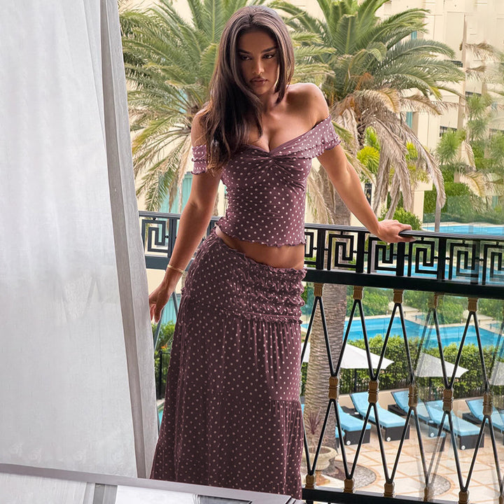 Damen Lekfull Maxiklänning med off-shoulder design och voluminösa volanger Mirla-Eva Jonsson
