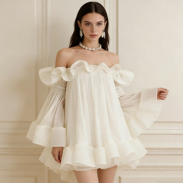 Damen Lekfullt romantisk miniklänning med volanger och off-shoulder design Mirla-Eva Jonsson