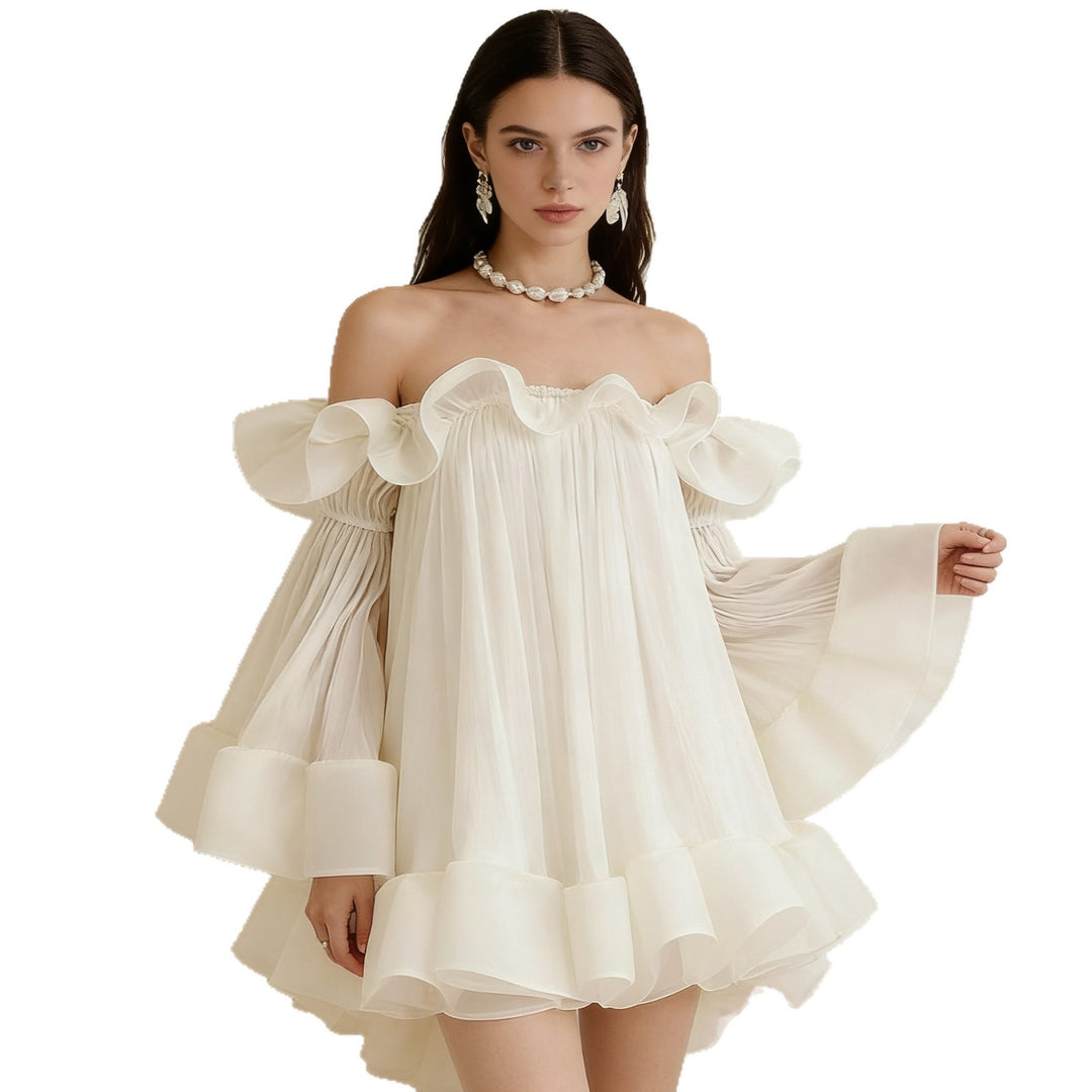 Damen Lekfullt romantisk miniklänning med volanger och off-shoulder design Mirla-Eva Jonsson