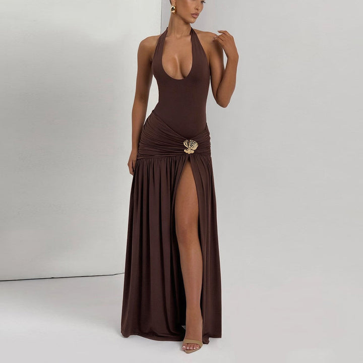 Damen Maxi Dress med eleganta rynkelement och påkostad brosch Mirla-Eva Jonsson