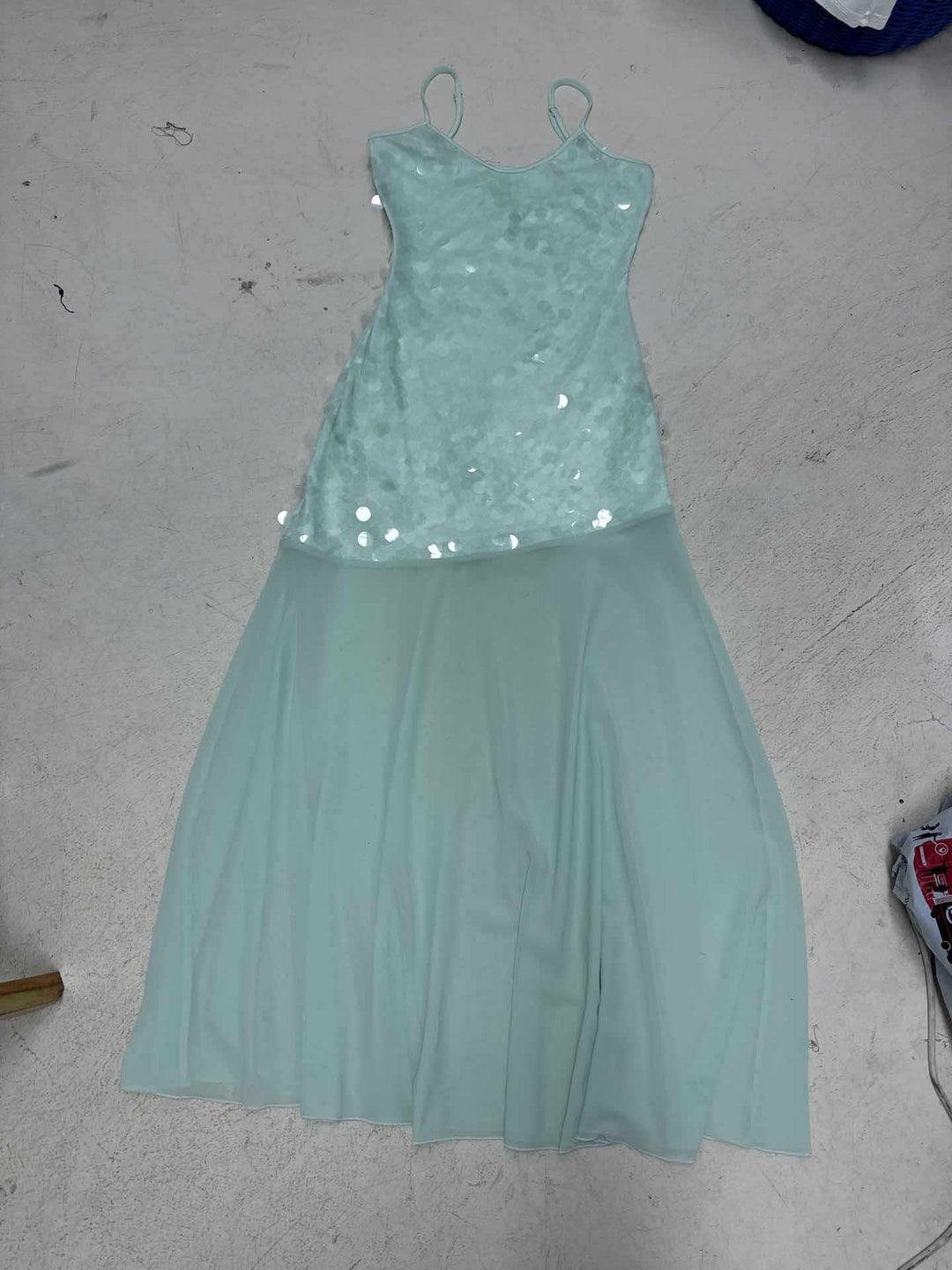 Damen Maxikleid mit glitzernden Pailletten und fließendem Rock Mirla-Eva Jonsson