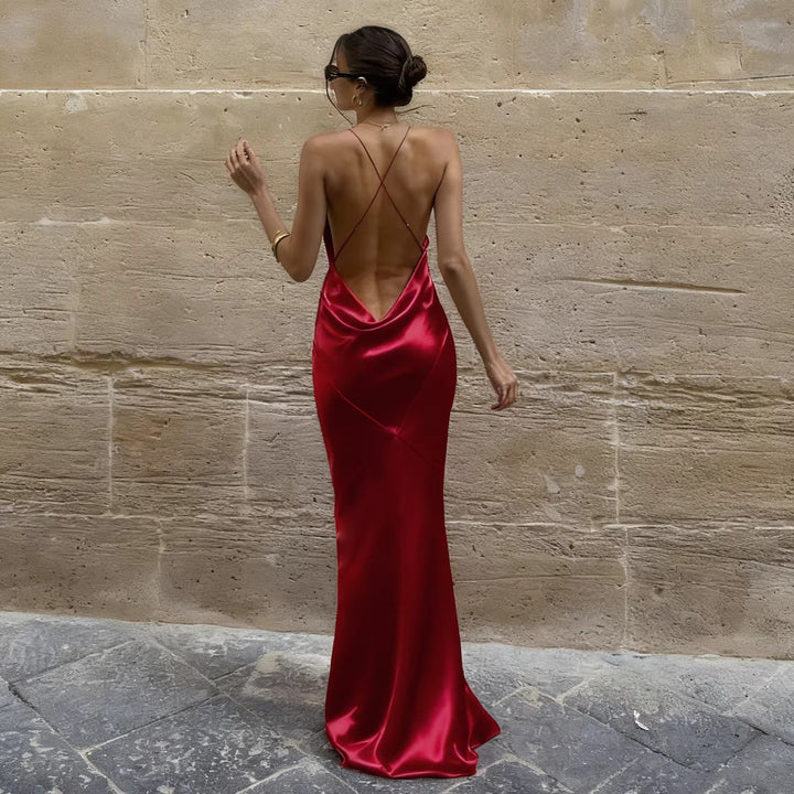 Damen Maxikleid mit tiefem V-Ausschnitt und gekreuzten Spaghettiträgern Mirla-Eva Jonsson