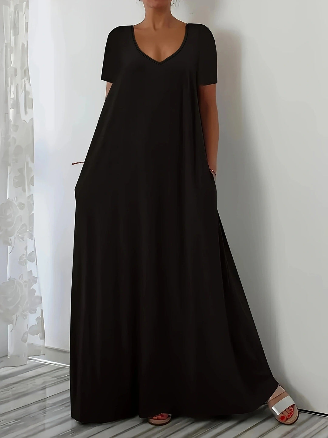 Damen Maxikleid mit tiefem V-Ausschnitt und praktischen Seitentaschen Mirla-Eva Jonsson